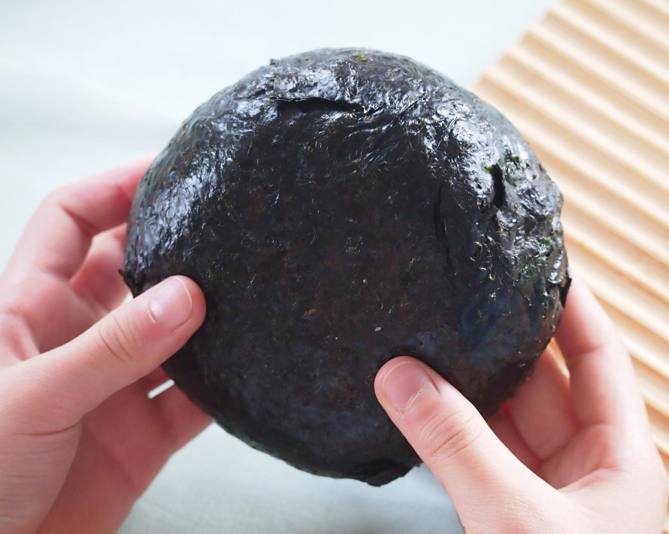 イワシ缶そぼろの簡単1合おにぎりレシピ。緊張しがちな本番の日に最適!【まなびのキッチンから #11】
