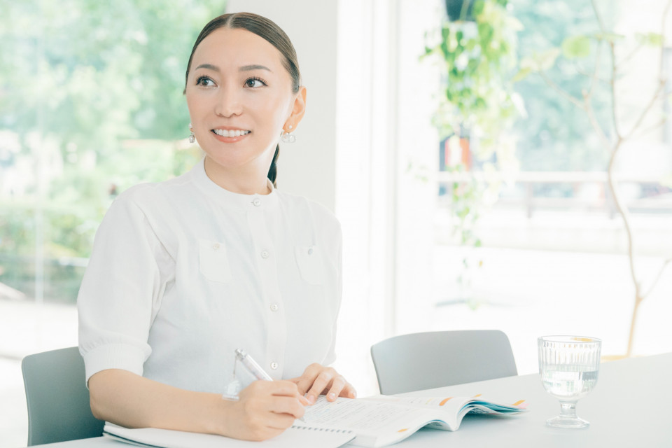 「介護予防運動指導員」に一発合格！加藤 茶さんの妻・綾菜さんが語る、介護資格のリアルと効果的な勉強法