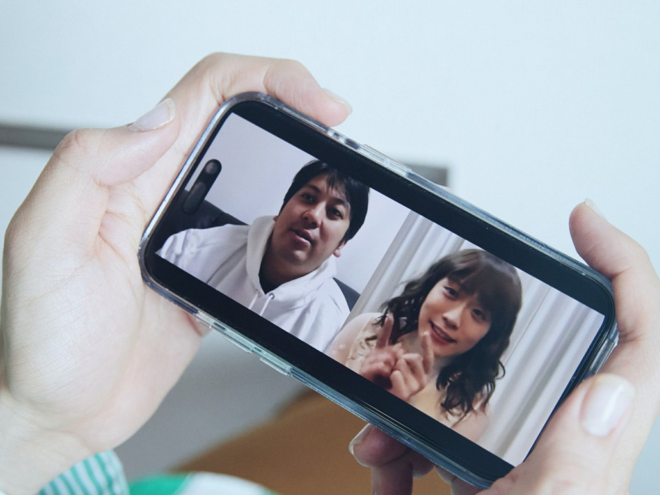 「レインボーのYouTubeに出てくるクセ強な女性の香りはこんなです♡」“アロマ芸人”池田直人が断言！