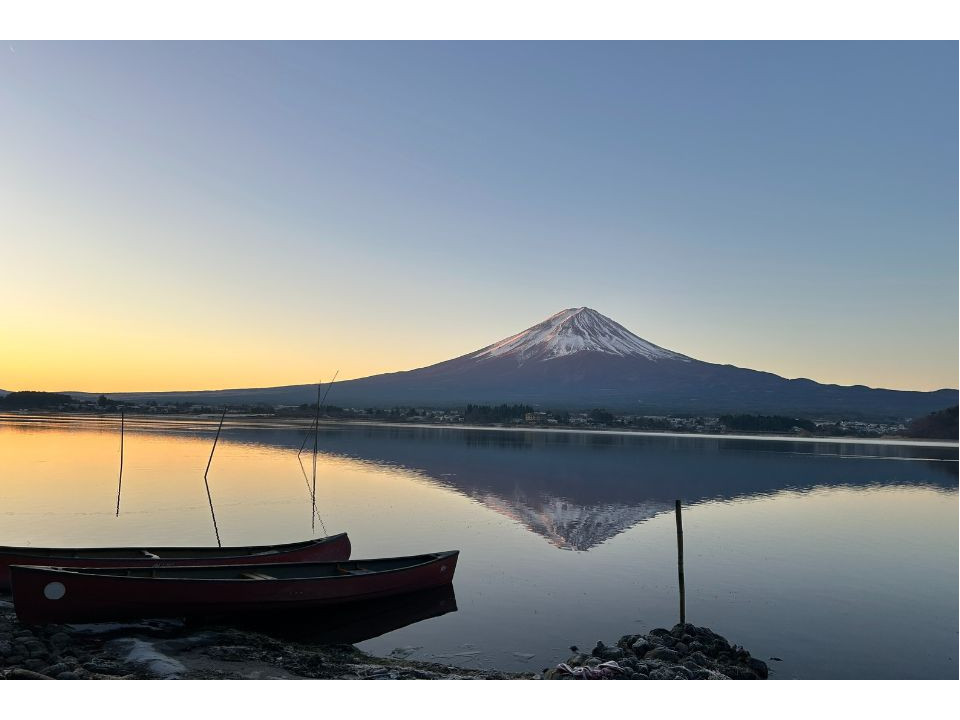 奇跡の「逆さ富士」に出会った早朝カヌー体験。「星のや富士」で運気が高まる「富士山麓の開運ステイ」を。